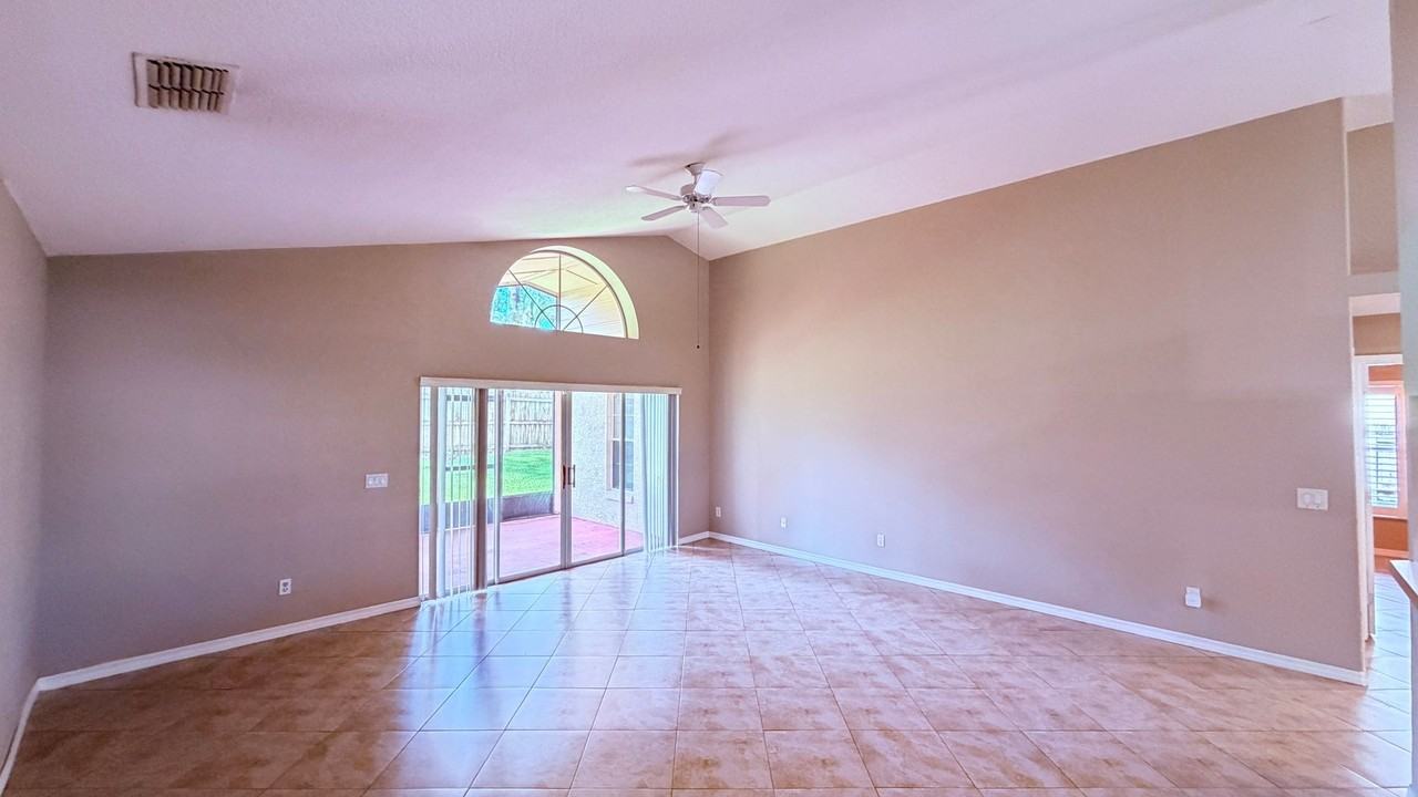 12424 Willcox Ct - Photo 4 of 41