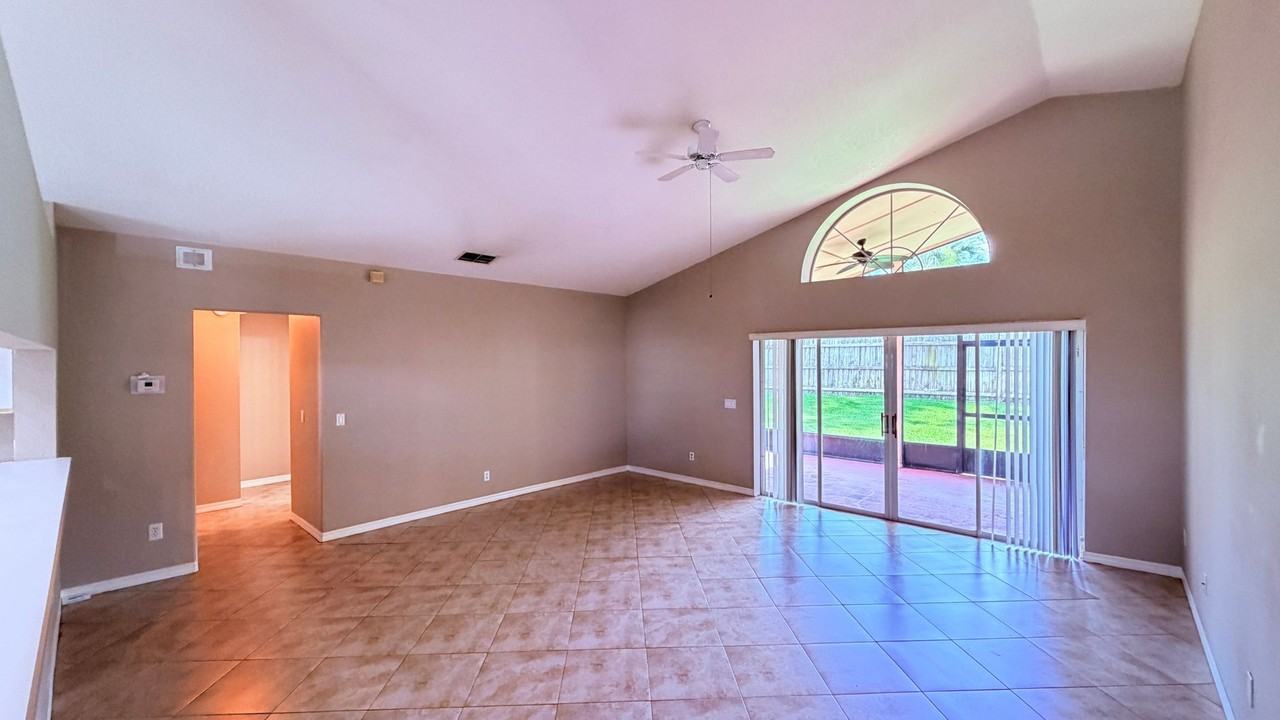 12424 Willcox Ct - Photo 5 of 41