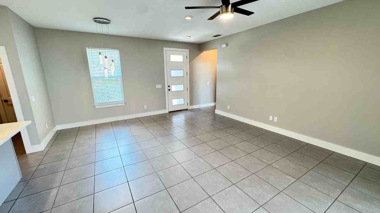256 Hyacinth Ct - Photo 3 of 42