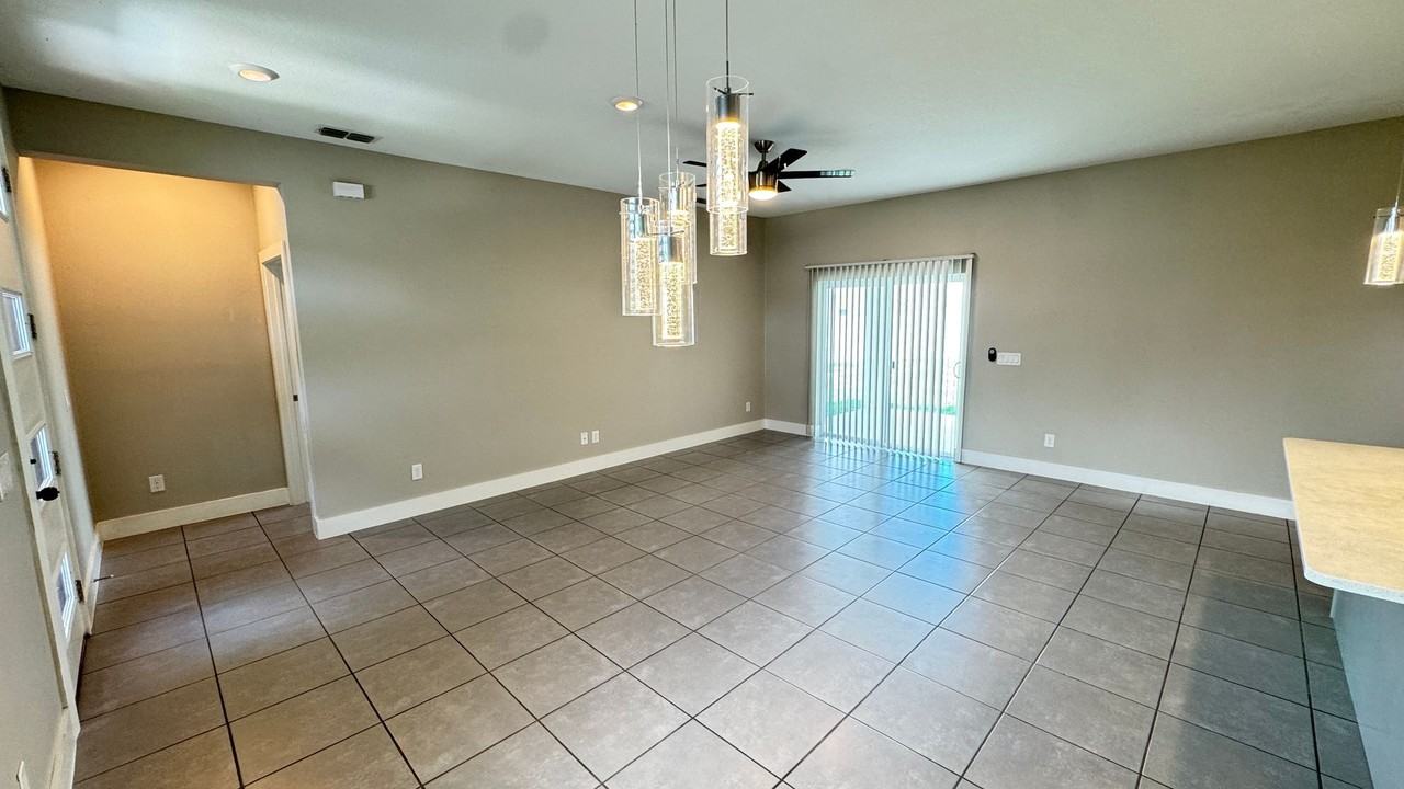 256 Hyacinth Ct - Photo 4 of 42