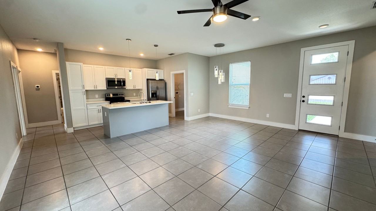 256 Hyacinth Ct - Photo 5 of 42