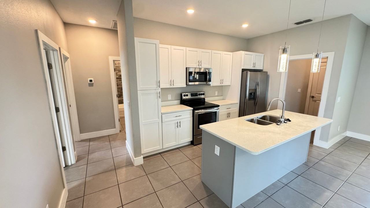 256 Hyacinth Ct - Photo 6 of 42
