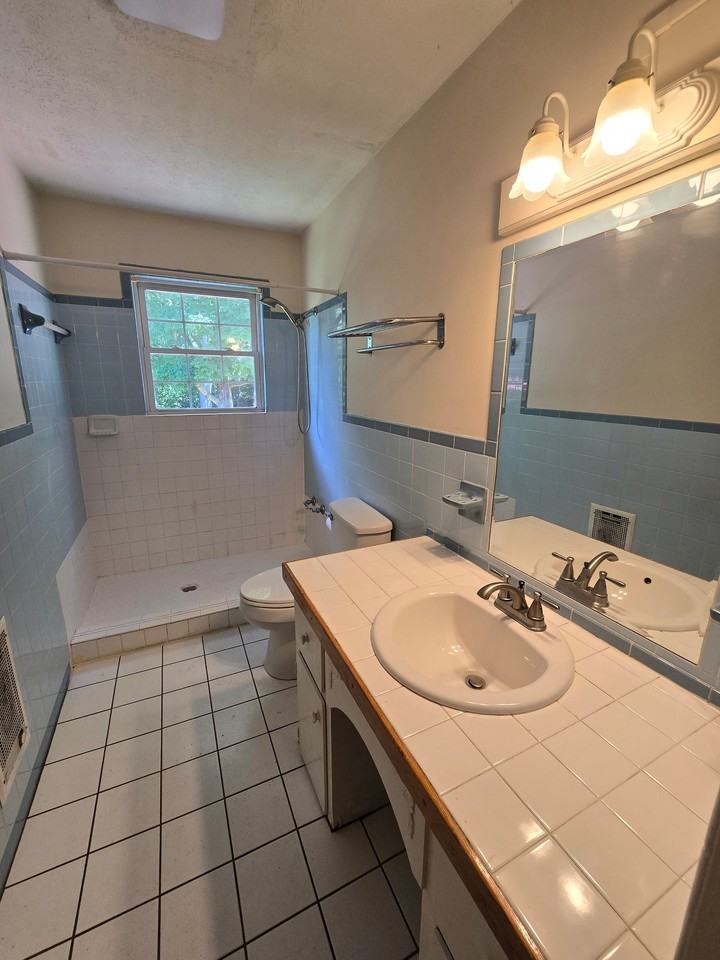 304 Reservoir St - Photo 6 of 11