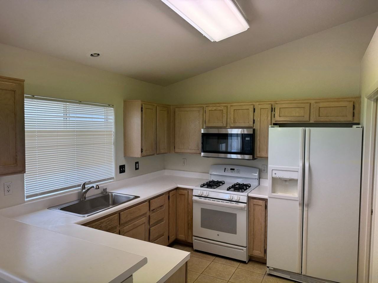 3932 Marble Mountain St - Photo 4 of 14