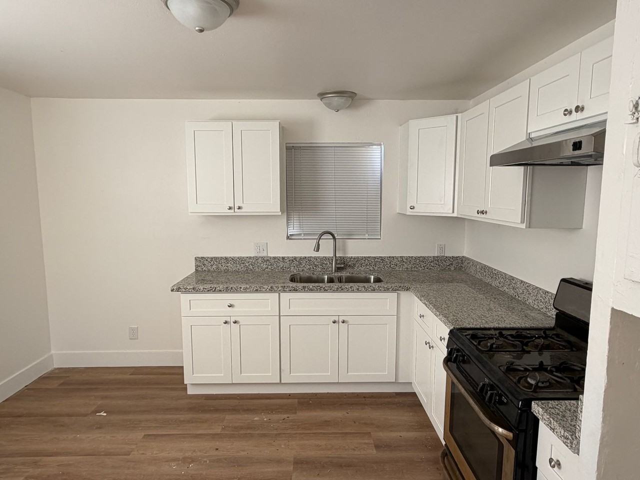 719 E Roosevelt Ave - Photo 3 of 10
