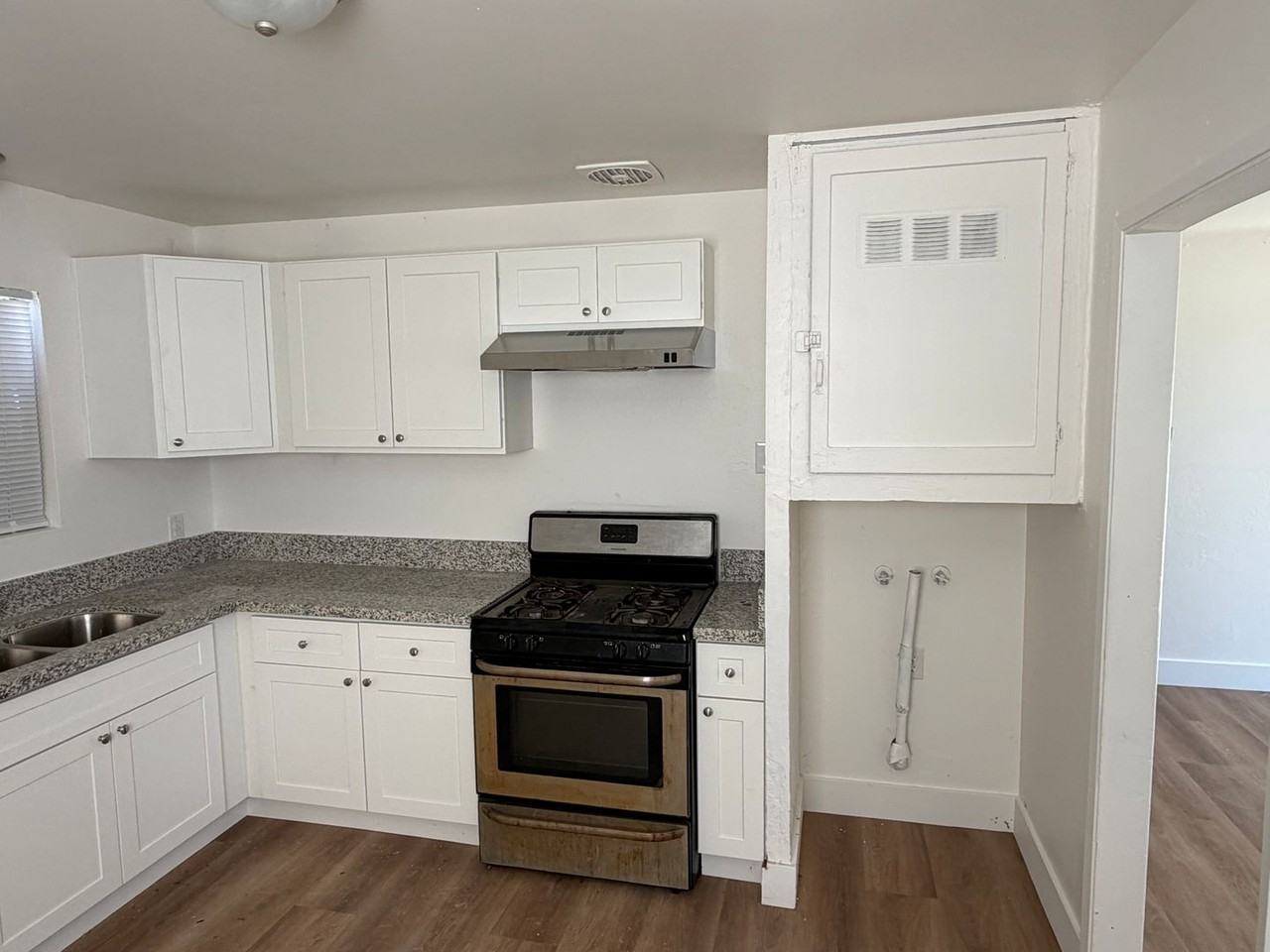 719 E Roosevelt Ave - Photo 4 of 10