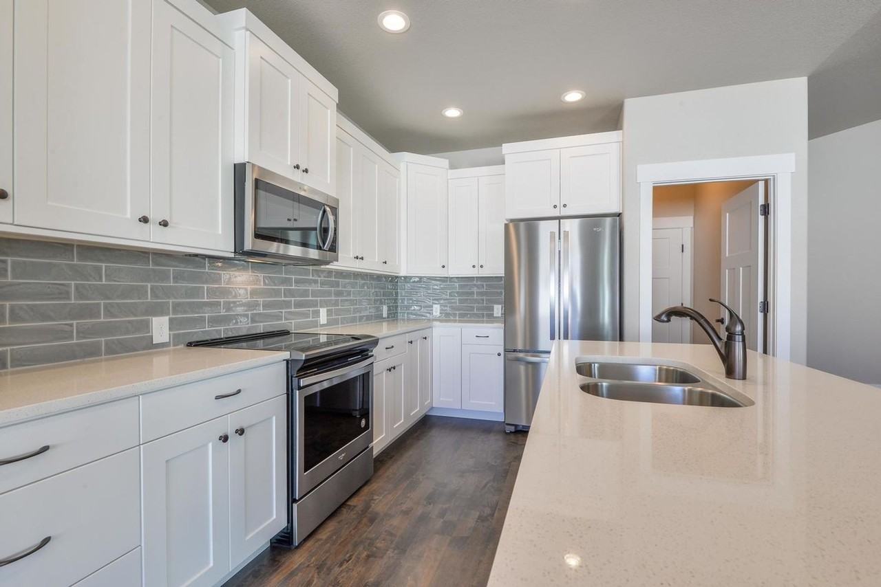 1618 Tundra Ave - Photo 2 of 21