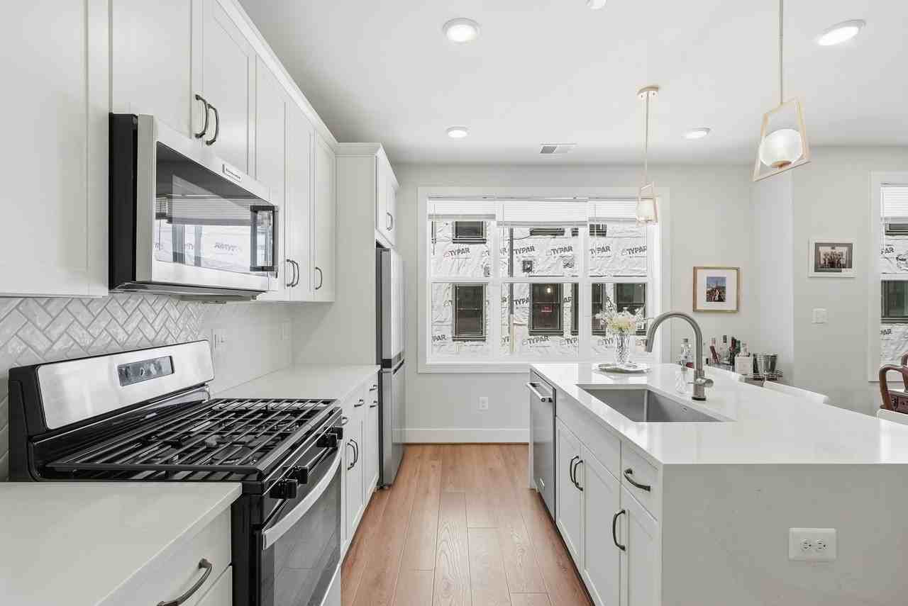 4927 Eisenhower Ave - Photo 4 of 16