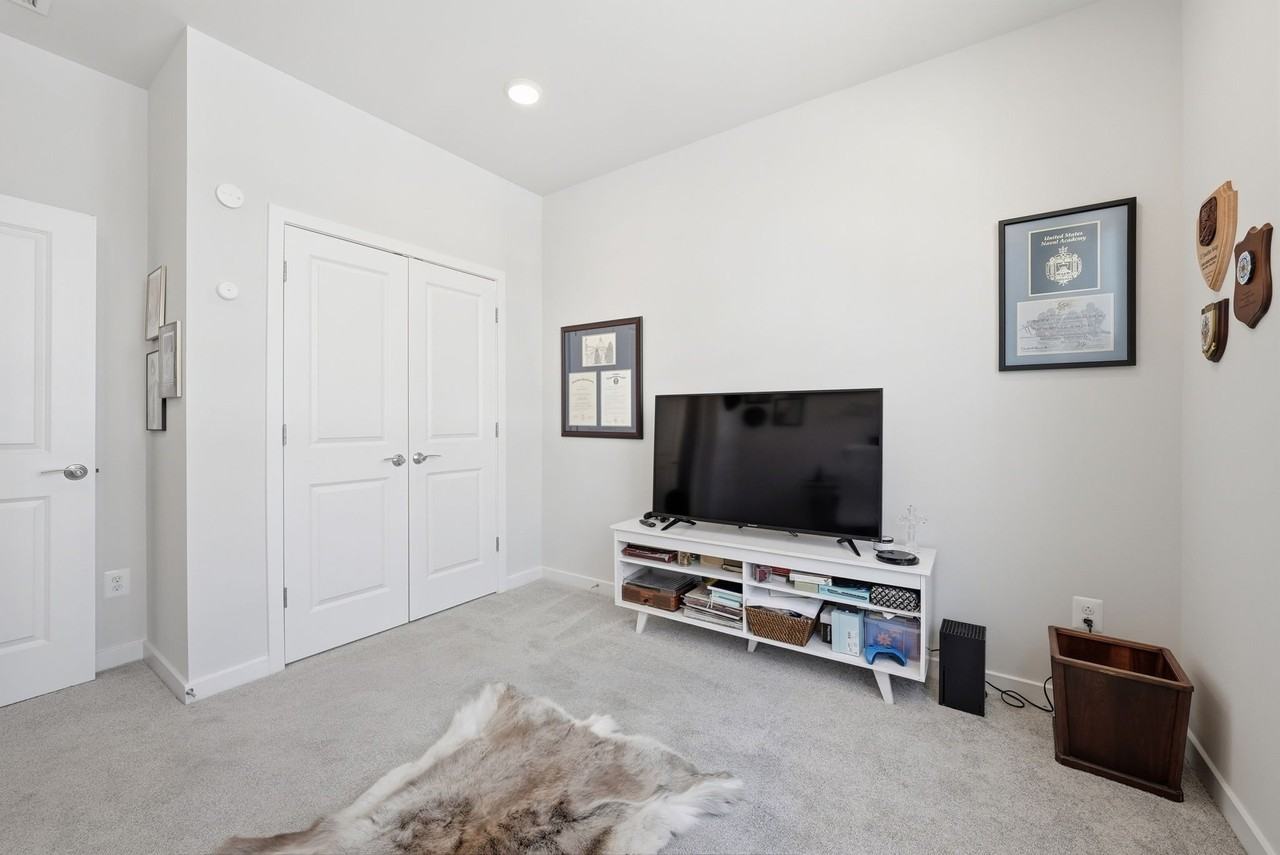 4927 Eisenhower Ave - Photo 7 of 16