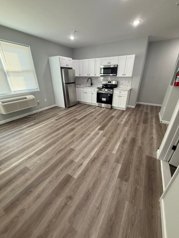 22 Seeley St #202 - Photo 2 of 11