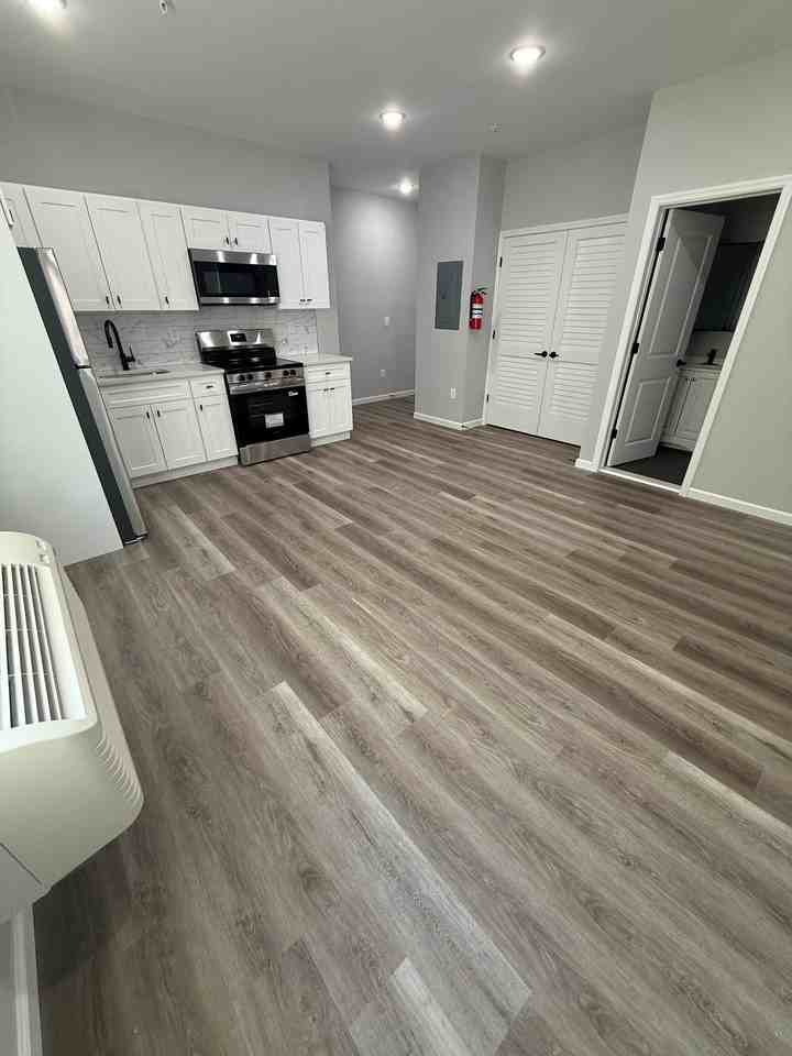 22 Seeley St #202 - Photo 3 of 11