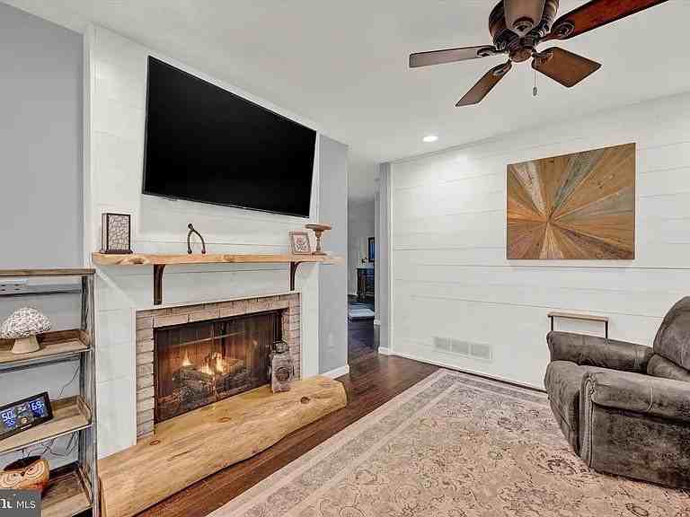 4296 Wolf Hill Dr - Photo 7 of 15