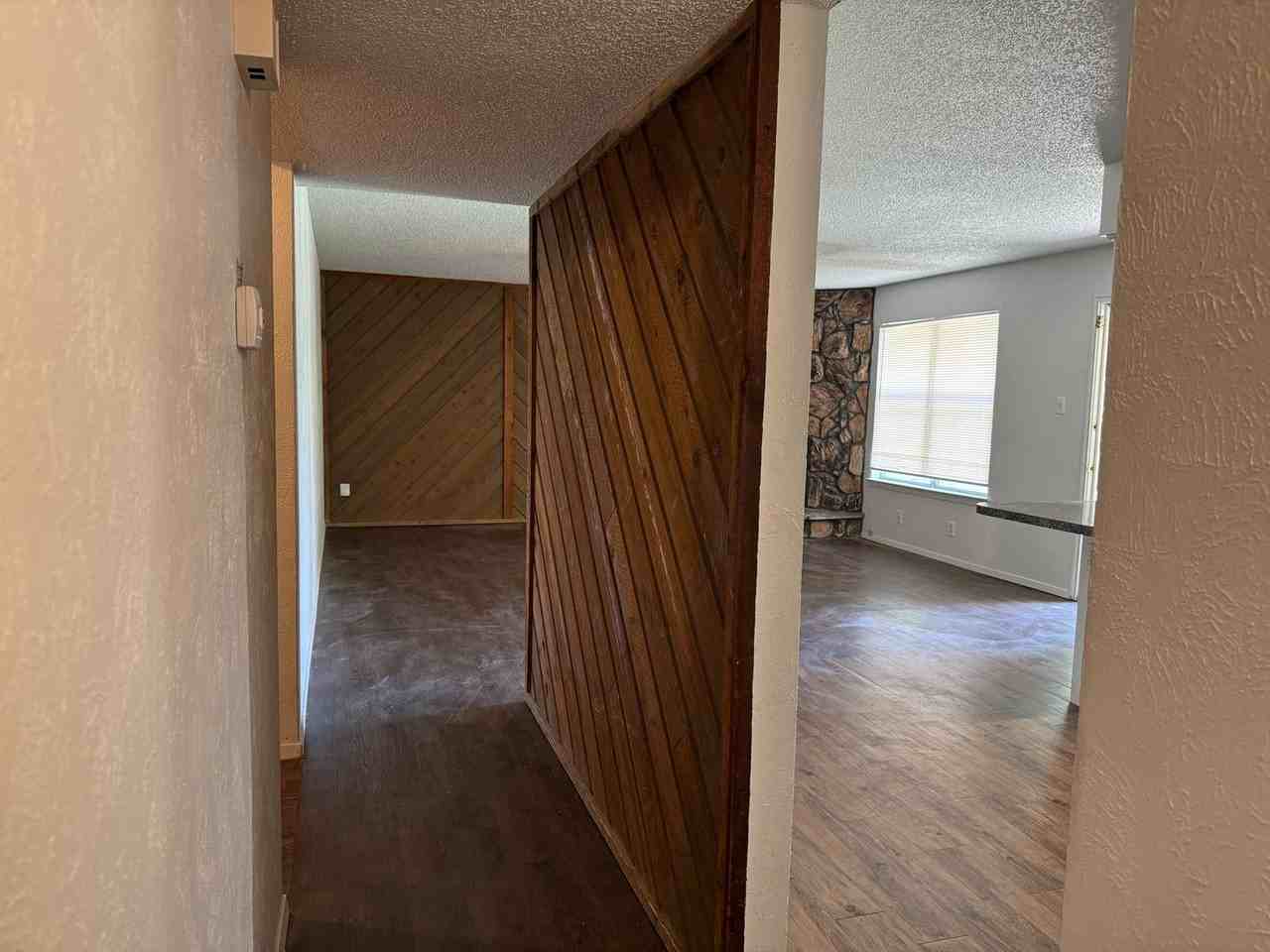 219 Volunteer Dr - Photo 2 of 15