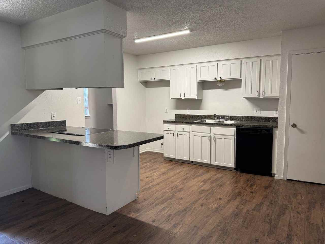 219 Volunteer Dr - Photo 4 of 15