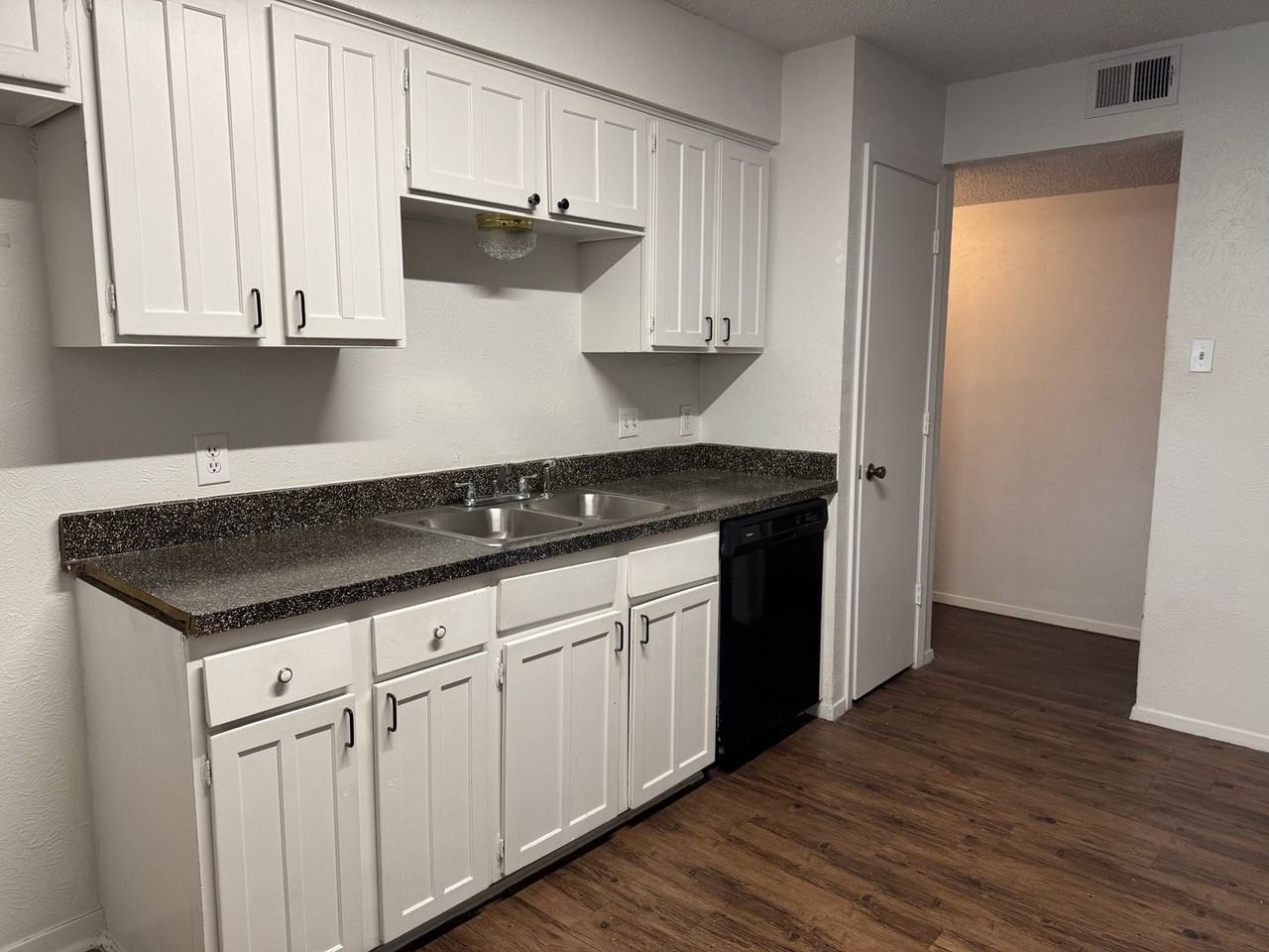219 Volunteer Dr - Photo 6 of 15