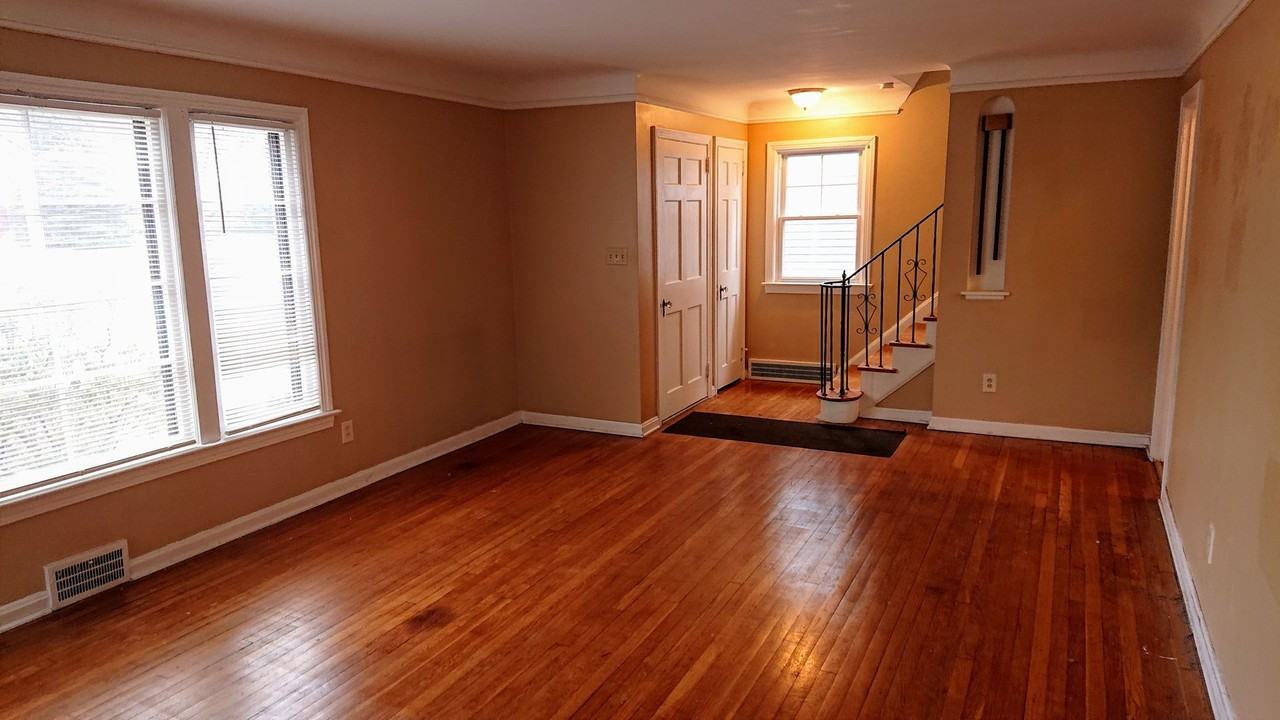 1158 Castleton Rd - Photo 6 of 28