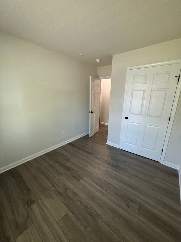 102 Metcalf Rd - Photo 4 of 7