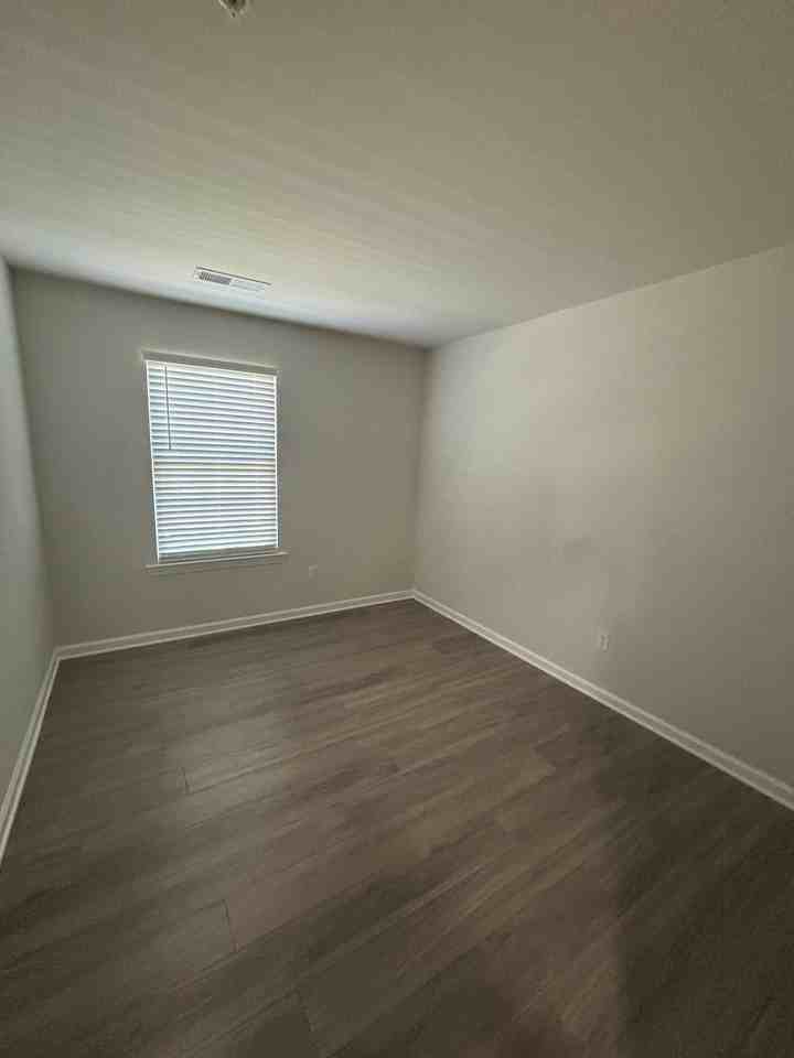 102 Metcalf Rd - Photo 5 of 7