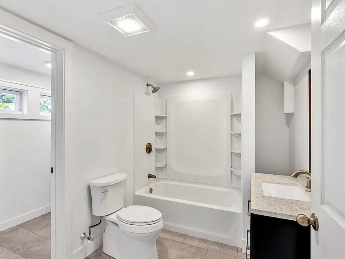 35 Locust St - Photo 7 of 20