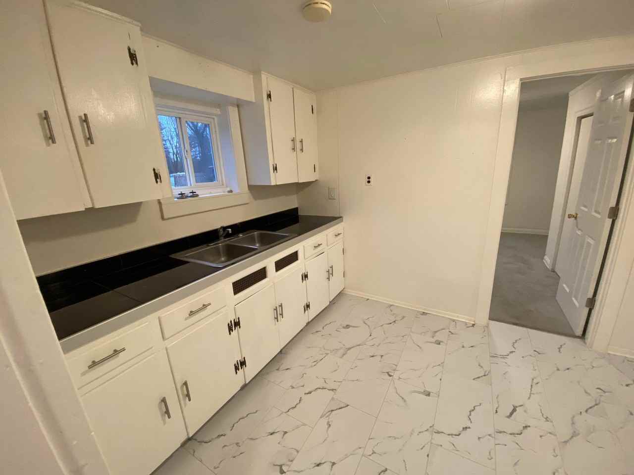 21240 Randall St - Photo 2 of 7