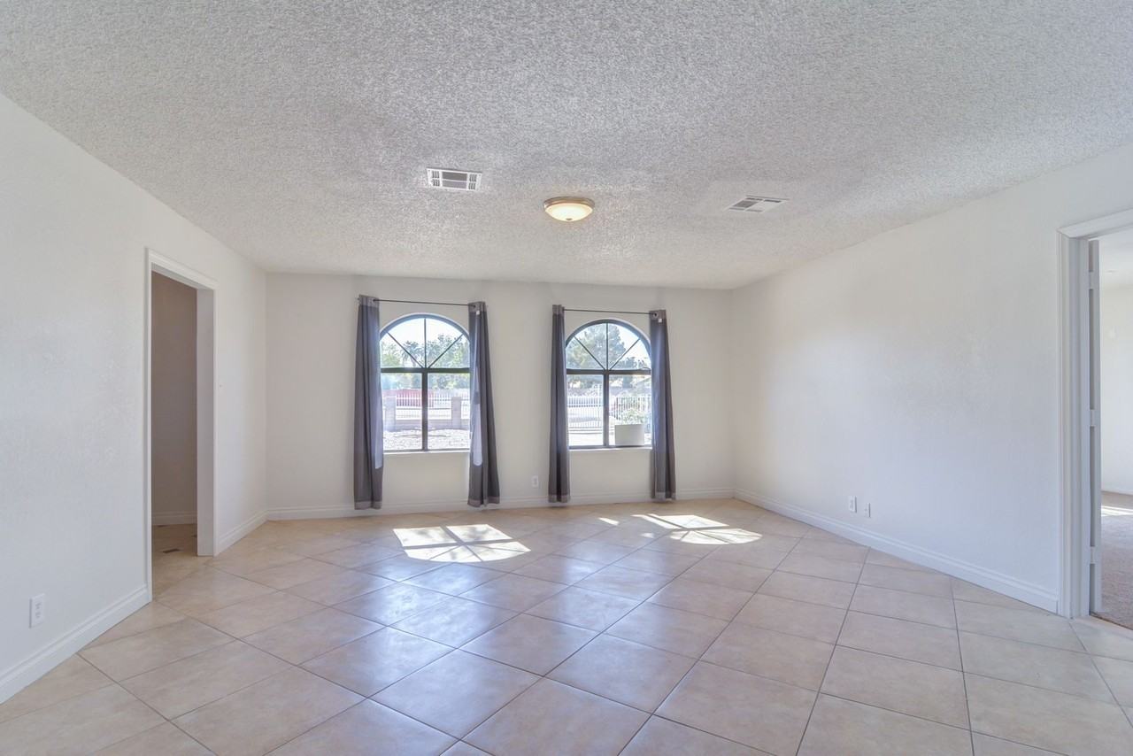 7640 Spencer St - Photo 2 of 15