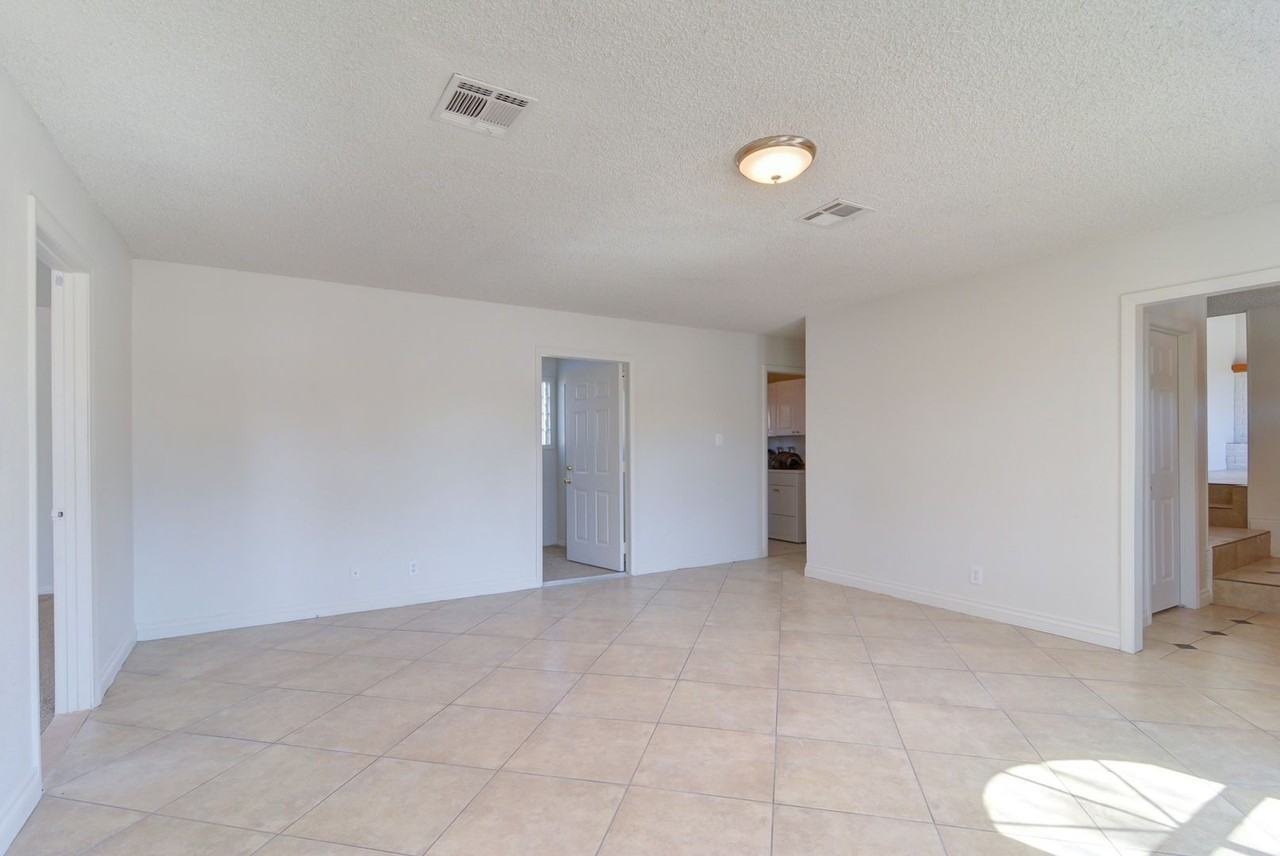7640 Spencer St - Photo 3 of 15