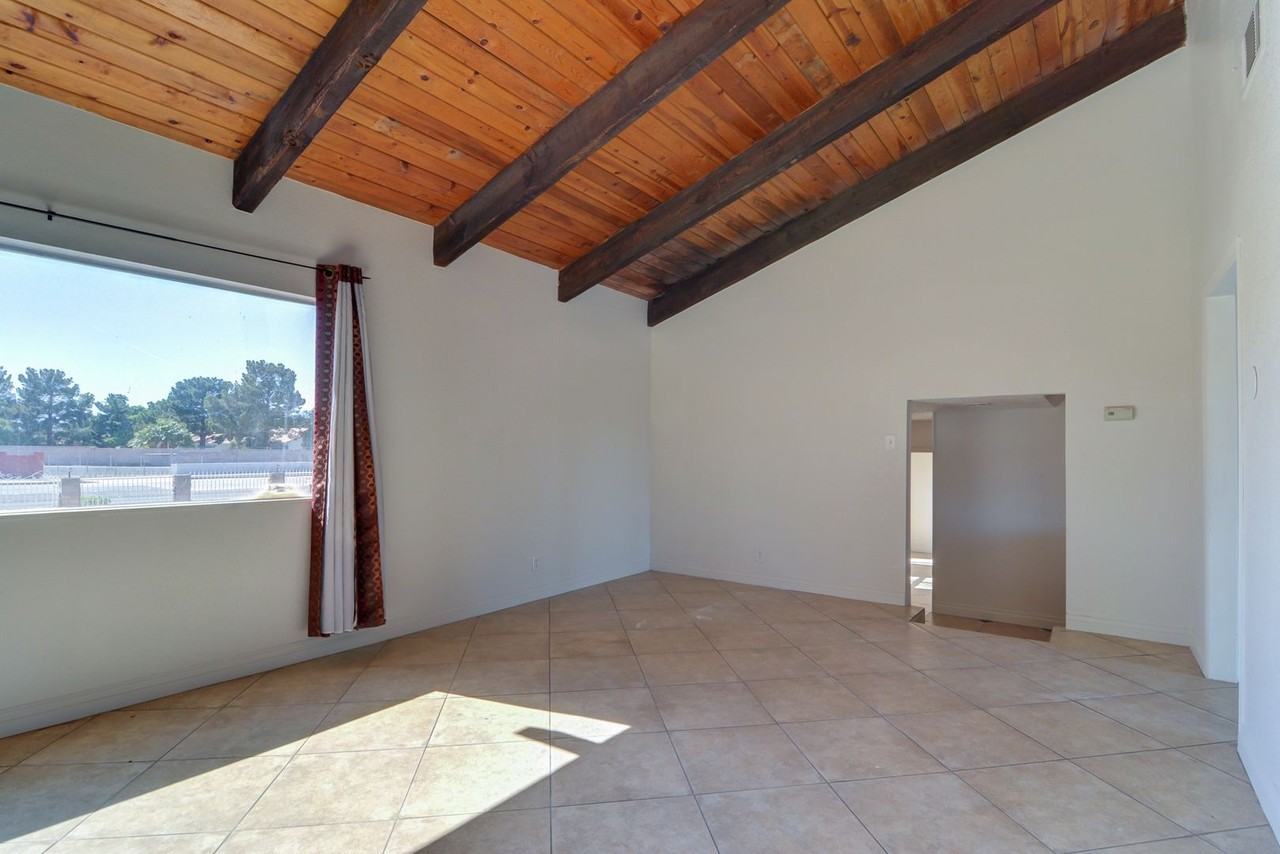 7640 Spencer St - Photo 6 of 15