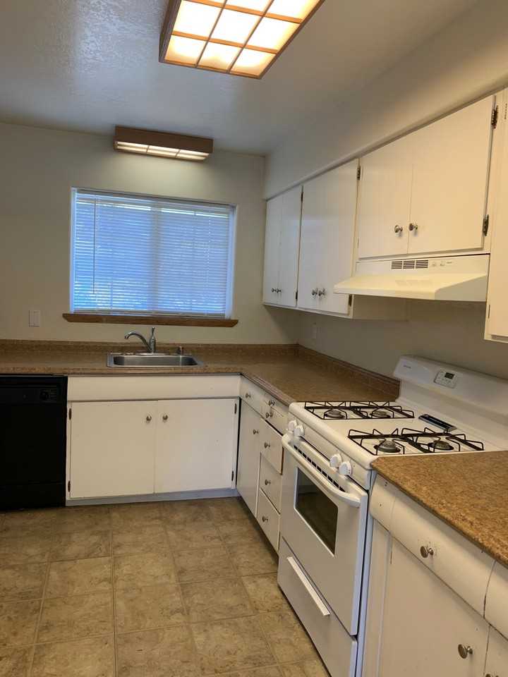 301 Arlen Dr - Photo 3 of 9