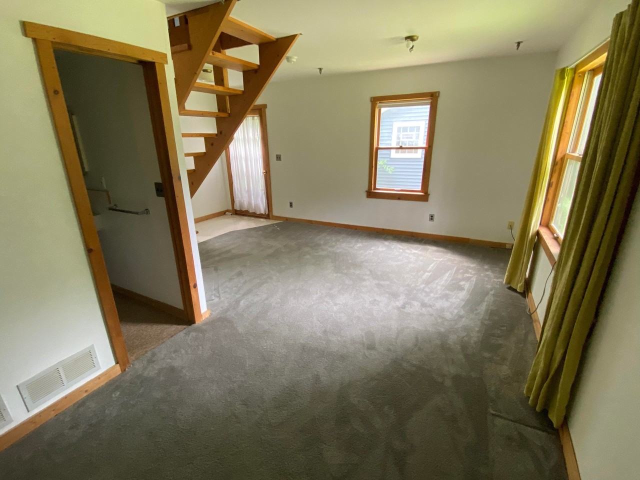 21242 Randall St - Photo 4 of 9