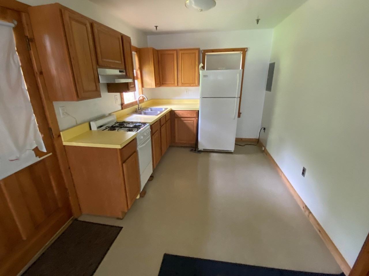 21242 Randall St - Photo 5 of 9
