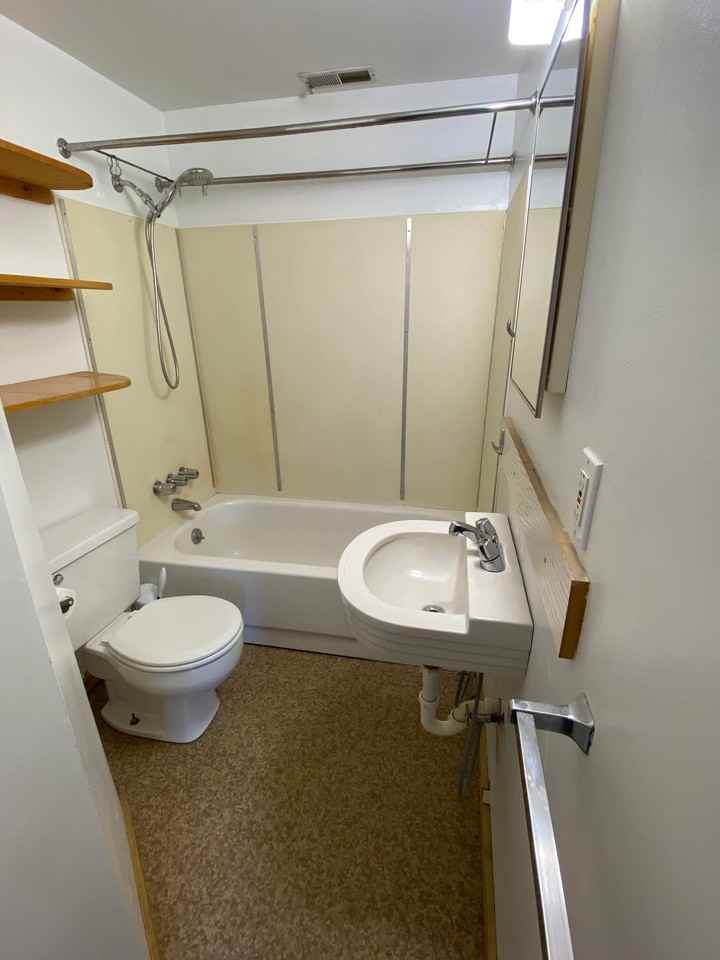 21242 Randall St - Photo 6 of 9