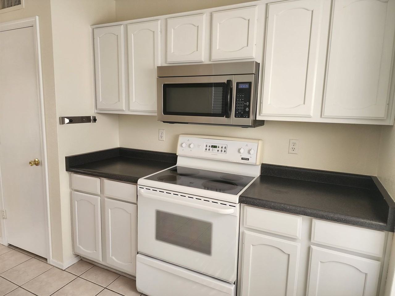 3002 E Amber Ridge Way - Photo 4 of 16