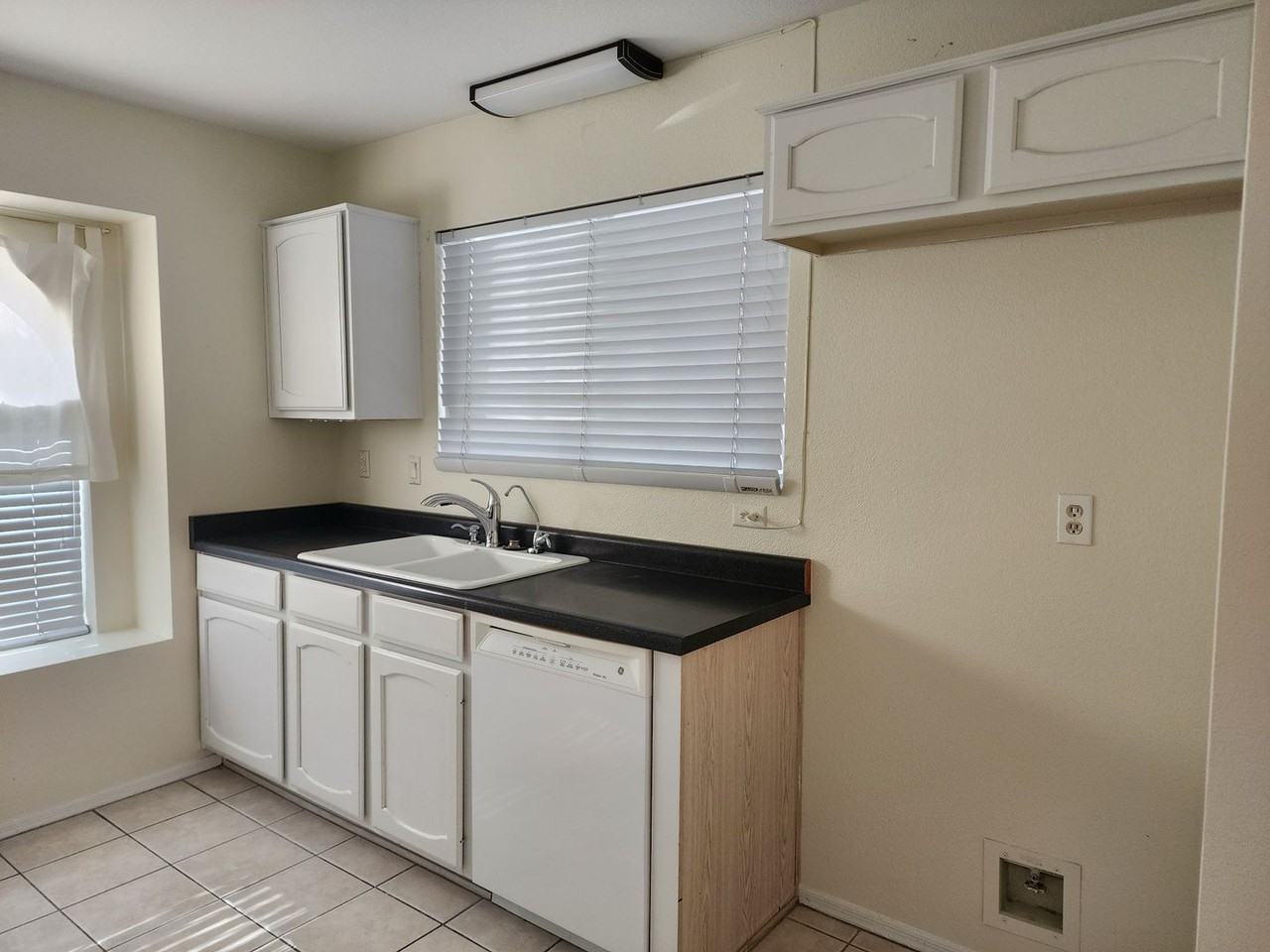 3002 E Amber Ridge Way - Photo 5 of 16