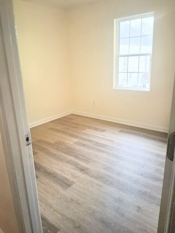 705 Adams St - Photo 3 of 10