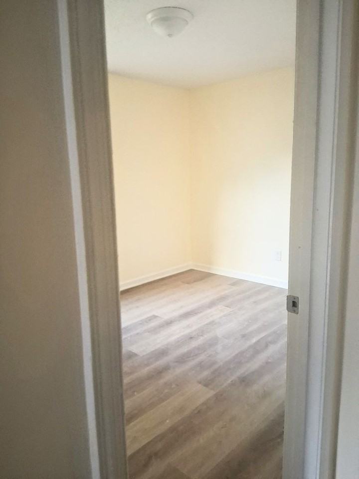 705 Adams St - Photo 4 of 10