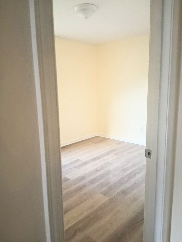 705 Adams St - Photo 5 of 10