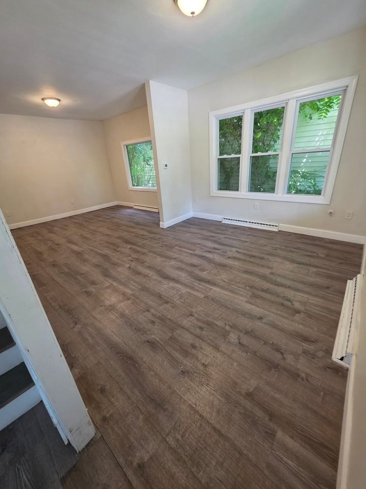 8 Main St - Photo 3 of 9