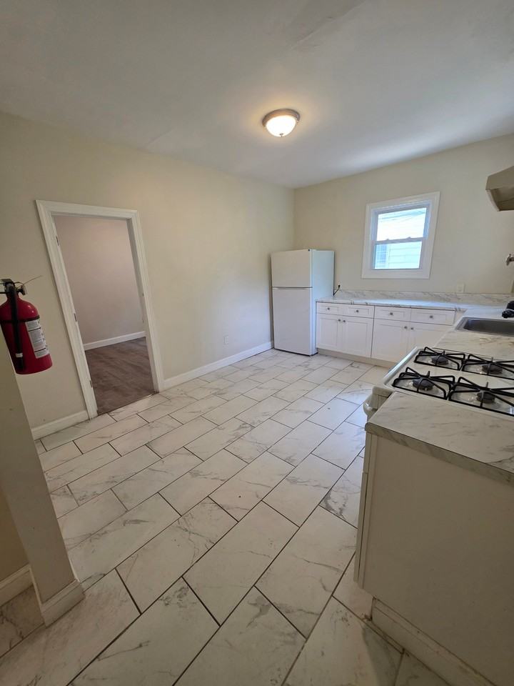 8 Main St - Photo 4 of 9