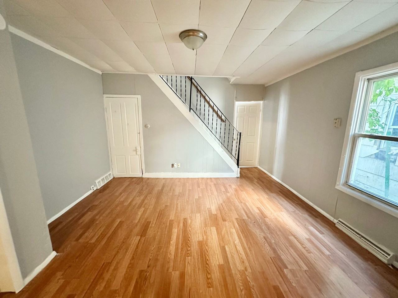 527 Sassafras St - Photo 5 of 13