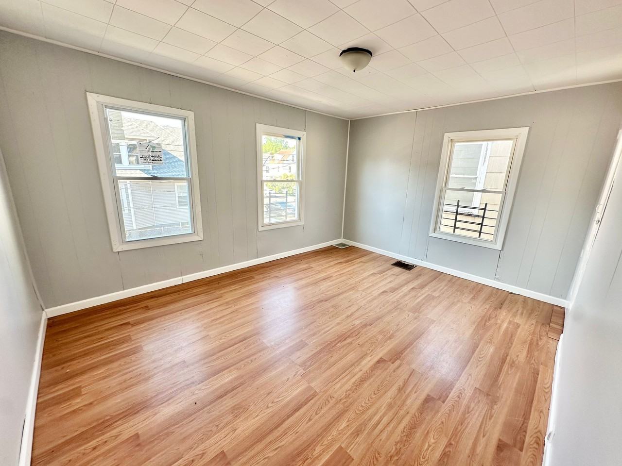 527 Sassafras St - Photo 7 of 13