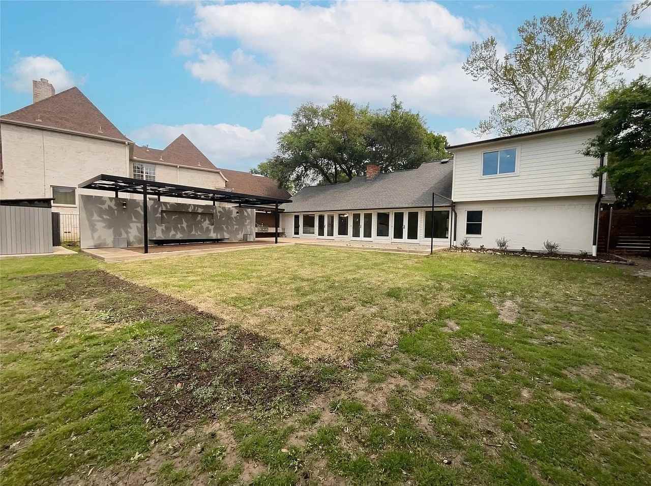 7122 Winding Creek Rd - Photo 2 of 11