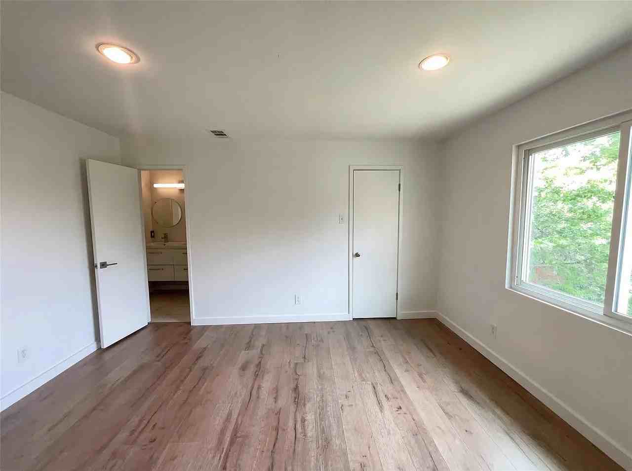 7122 Winding Creek Rd - Photo 6 of 11