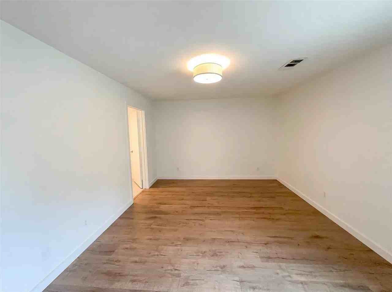 7122 Winding Creek Rd - Photo 7 of 11