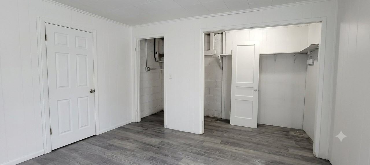 305 W 7th St - Photo 2 of 12
