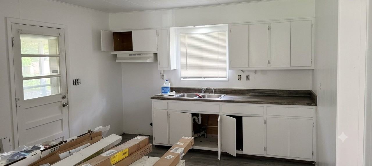 305 W 7th St - Photo 3 of 12