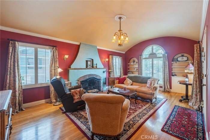 331 N Pine St - Photo 2 of 11