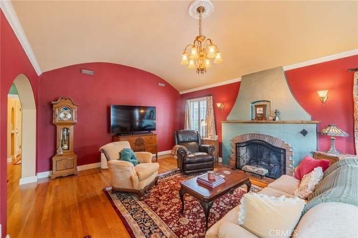 331 N Pine St - Photo 3 of 11