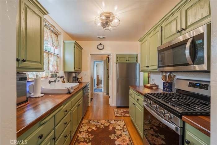 331 N Pine St - Photo 6 of 11