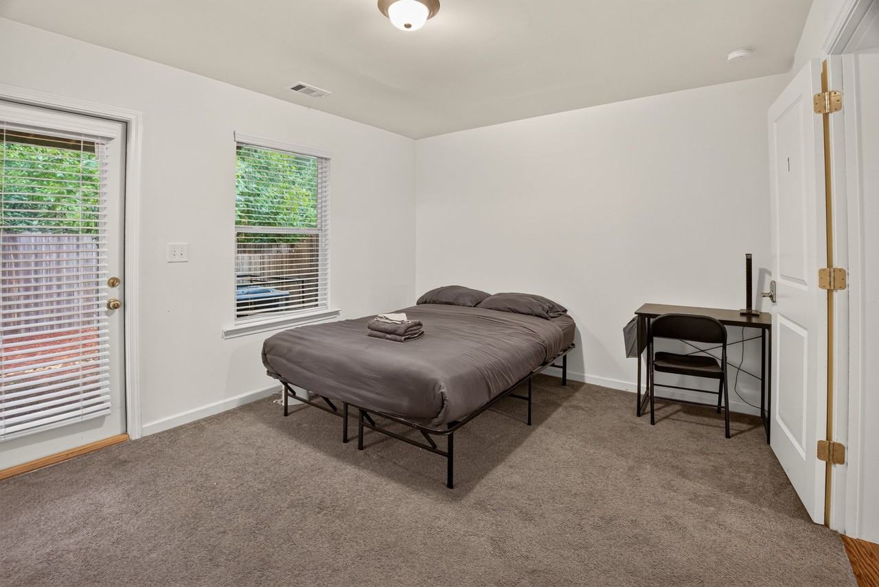 865 Society Cir Sw - Photo 3 of 20