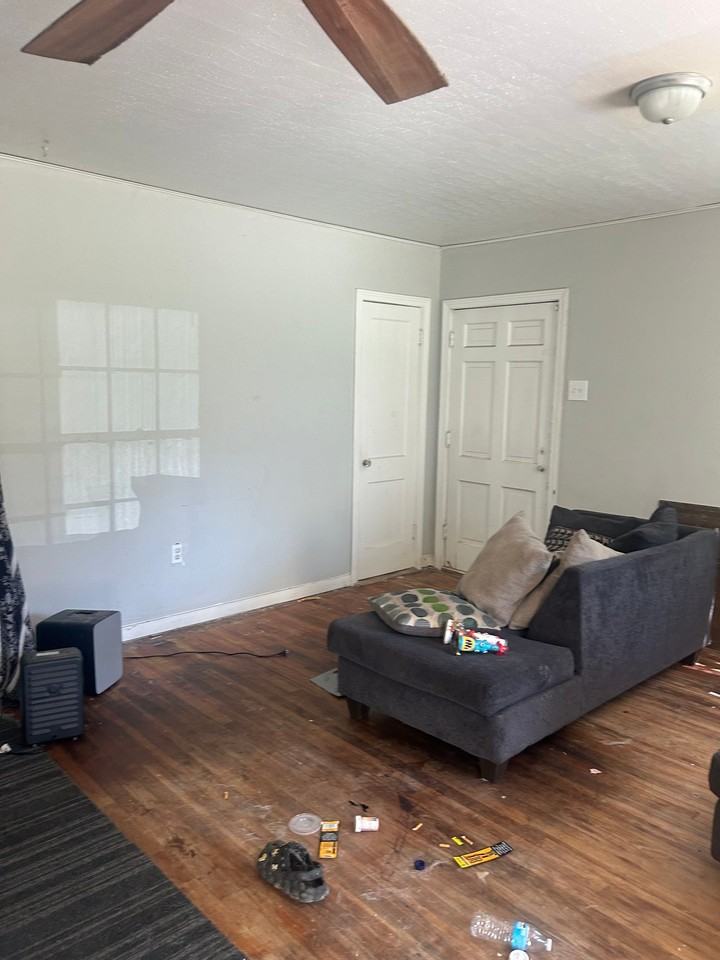 844 Combs St - Photo 3 of 17